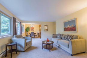 the Romeo, Best Area, 2 Bedrooms, WD, Jacuzzi Bath, No Stairs, New Carpet, 825sf